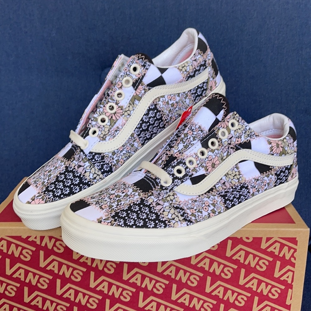 Vans Women’s Old Skool Patchwork Floral Sneakers - Picture 6 of 16